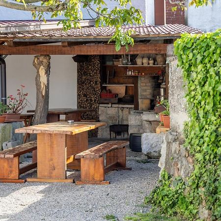 Domacija Mirko Bed & Breakfast Miren Exterior photo